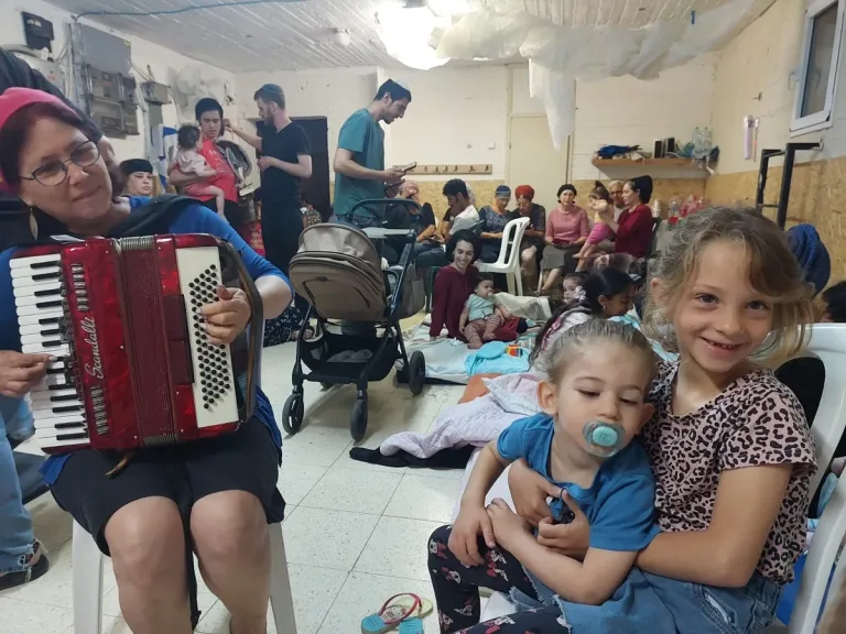 الصحة: الدعم العاطفي للمعلمين يحسّن بيئات الحضانات، حسب باحثين