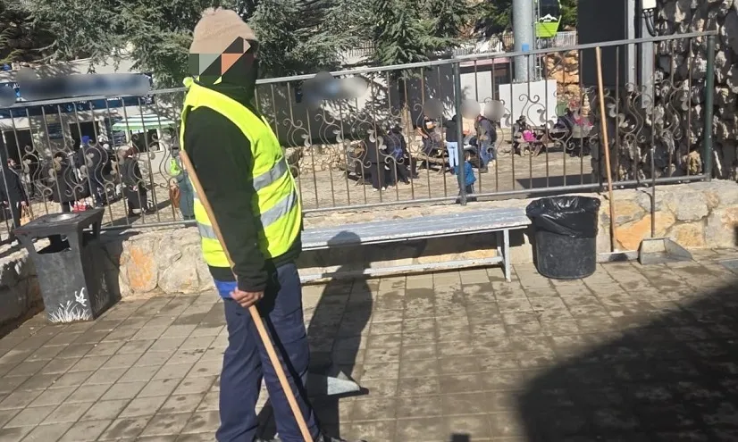 Saddex ajaanib ah ayaa lagu haystay Xarmon ka dib markii si sharci-darrada ah loo shaqaaleysiiyay