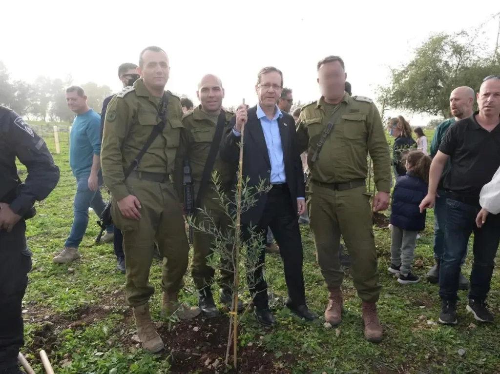 השתתפות הנשיא באירוע מרגש עם לוחמי גדוד המילואים 1873 ובני משפחותיהם