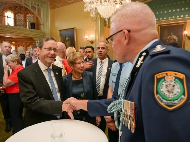 “כל המציל נפש אחת כאילו הציל עולם ומלואו”.