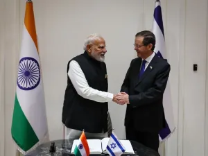 राष्ट्रपति हर्ज़ोग ने प्रधान मंत्री नरेन्द्र मोदी का येरुशलम में राष्ट्रपति निवास में स्वागत किया