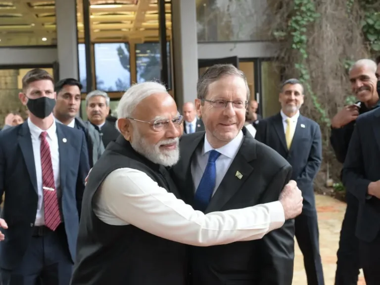 السياسة: استضاف رئيس الدولة رئيس وزراء الهند في مقر الرئاسة