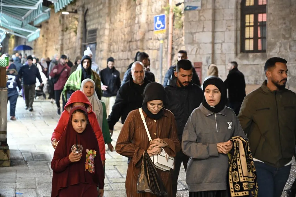 नए आंकड़ों से यहूदी और अरब इज़रायलियों के बीच लगातार अंतर का पता चला