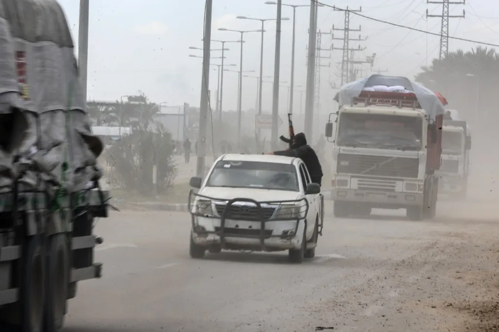 اتهام 12 جندياً احتياطياً بتهريب بضائع إلى غزة خلال الحرب