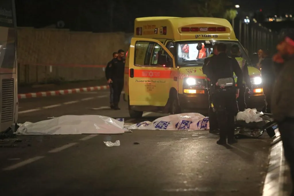 مقتل ثلاثة في حادث على الطريق السريع وسط تصاعد جرائم القتل بين الإسرائيليين العرب