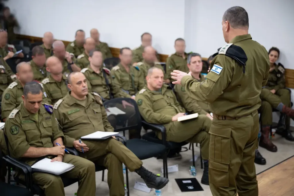 Мы продолжим поддерживать высокий оперативно-наступательный темп, оставаясь внимательными к голосам с мест и действуя от их имени.