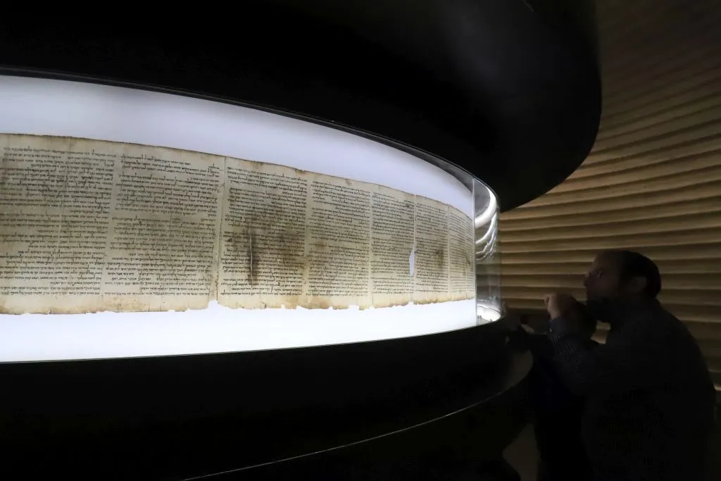 As War Began, Museum Staff Scrambled to Protect 2,100-Year-Old Dead Sea Scroll