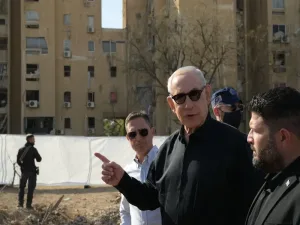 Премьер-министр Нетаниягу посетил пострадавший район в Беэр-Шеве