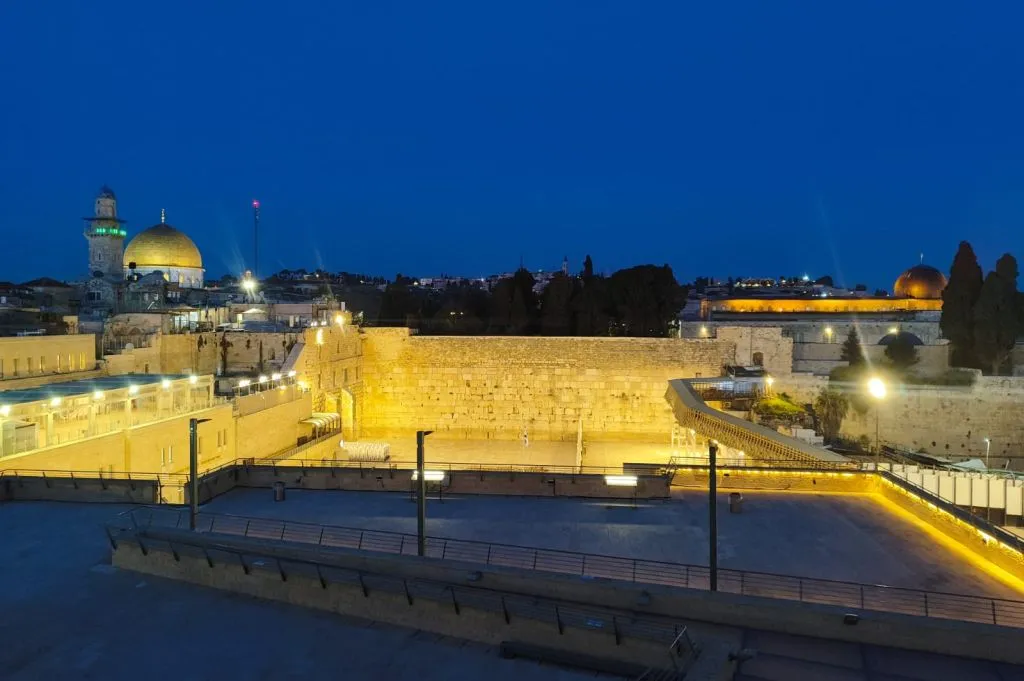 ישראל מקלה על הגבלות ההתקהלות אך אתרים קדושים נותרים סגורים