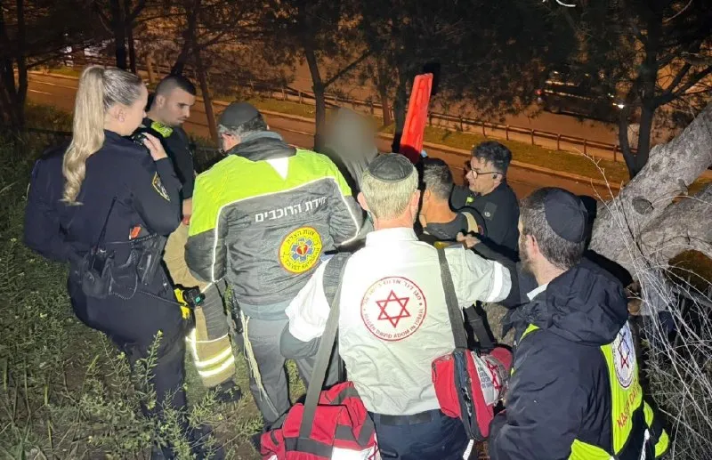 Jerusalem Police Rescue Elderly Man from Steep Woods