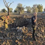 पुलिस मध्य इज़रायल में गिरे हथियार के पुर्जों की जांच कर रही है