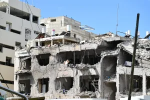 شش کشته و ده‌ها زخمی در حمله موشکی ایران به مرکز اسرائیل