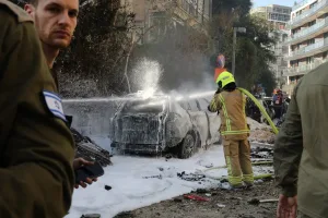Tel Aviv Missile Strike Causes Damage, Minor Injuries as Barrage Continues