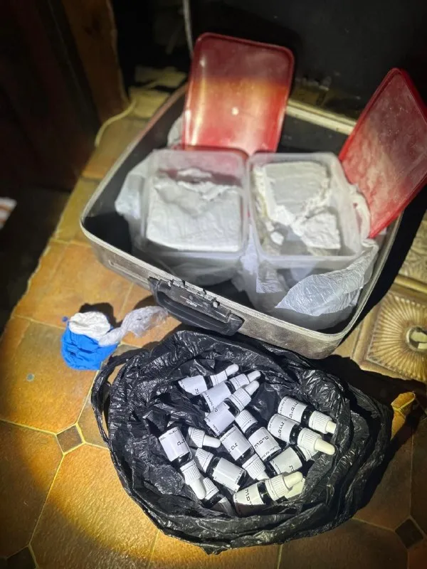 Dans le cadre d&rsquo;une initiative du district de Lahish contre le trafic et la possession de stupéfiants à Ashkelon, les enquêteurs de l&rsquo;unité spéciale de patrouille ont saisi environ un kilogramme de cocaïne dans un appartement de la ville.