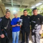 Commander of the Tel Aviv North station and officers from the Emergency Unit visited Holocaust survivor Yossi Steinberg, 89, Never Again.