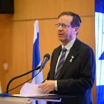 Herzog Moves to Mediate Plea Bargain in Netanyahu Corruption Cases