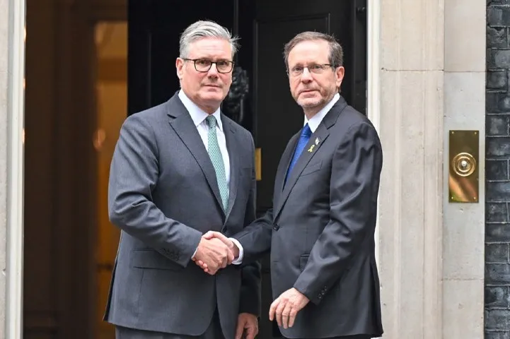 Israël condamne l&rsquo;agression dans une synagogue de Londres et met en garde contre la montée de l&rsquo;antisémitisme mondial