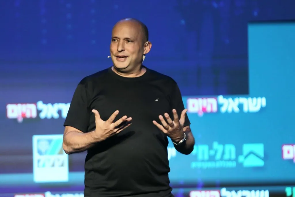 Hombre israelí arrestado por espiar para Irán y apuntar a ex primer ministro