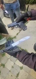 Police forces gained control of the suspect who barricaded himself in his home, and seized a knife and a toy pistol – the suspect was arrested. Upon receiving the barricade incident,