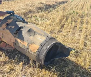 Police officers from the Glilot station in the Yarkon district and police sappers are handling a weapon that was located in an open area near Ramat Hasharon.