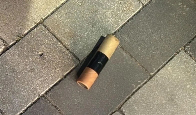 Ilang sandali lang ang nakalipas, sa pasukan ng Bloomfield Stadium, isang menor de edad na 17 taong gulang ang inaresto. Sa kanyang paghalughog, natagpuan ang isang pyrotechnic device na pinaghihinalaang plano niyang ipasok sa loob ng stadium.