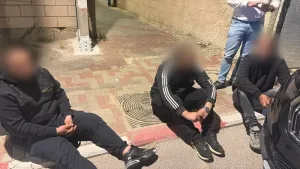 Three suspects were arrested in connection with the stabbing of a man last night in Jaffa, who was moderately injured. Yesterday evening, a report was received about a man (29) who arrived independently for medical treatment.