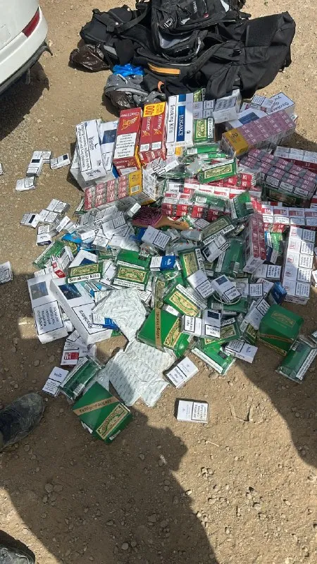 A large smuggling operation of cigarettes and tobacco products from Jordan via the Allenby Bridge was thwarted. Police officers from the Jordan Valley station in the Judea and Samaria district arrested twenty suspects in the village of Auja.