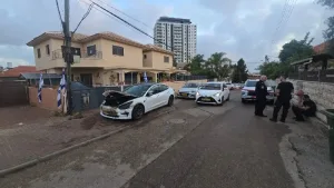 Arson incident thwarted in Hadera - During the night, during an operational activity by a police officer in Hadera, the officer identified two masked suspects who allegedly arrived to set a vehicle on fire. Upon identification