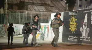 Border Police fighters from the Jerusalem Envelope area arrested a suspect in the throwing of explosive devices at the Rachel’s Tomb complex about a week ago. The suspect, a resident of the Bethlehem area, was brought for Shin Bet investigation.
