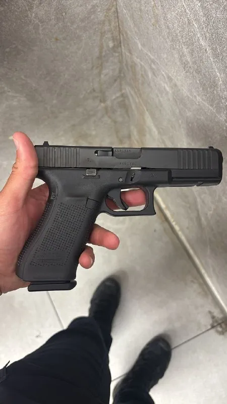Policía arresta a individuo armado cerca de la Puerta de Damasco en Jerusalén Durante la noche, agentes de la policía del distrito de Jerusalén arrestaron a un individuo en situación irregular armado con una pistola cargada cerca de la Puerta de Damasco, tras ser observado en circunstancias sospechosas por observadores de la Oficina de Coordinación del Distrito de Jerusalén.