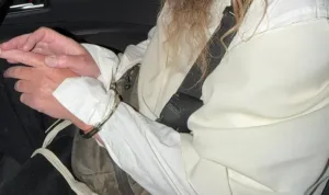 Following a manhunt – suspect in today’s murder in Bnei Brak was arrested. In the afternoon hours, a report was received about a man who was stabbed in a yeshiva/kolel complex on Ha’Ari Street in Bnei Brak, after which the suspect fled the scene.