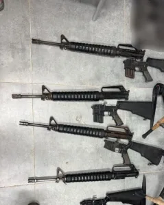IDF forces thwarted an attempt to smuggle four M-16 rifles on the western border. IDF lookouts identified last night (Tuesday),