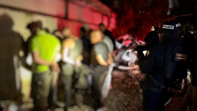 जाफ़ा स्टेशन और तेल अवीव दंगा पुलिस के अधिकारियों की एक पहल में, 22 अवैध निवासियों को गिरफ्तार किया गया। कल, जाफ़ा स्टेशन के अधिकारियों ने तेल अवीव दंगा पुलिस के लड़ाकों के सहयोग से, रोज़गार से जुड़े अपराधों के खिलाफ कार्रवाई की।