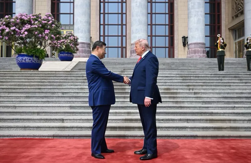 Política: Miren, tienen un salón de baile. ¡Se llama el Gran Salón de China!