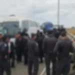 Shortly ago, the Coastal Highway was blocked on the descent to Zichron Yaakov, following a blockade by bus passengers making their way to Meron. Several buses with hundreds of passengers making their way to Meron stopped.