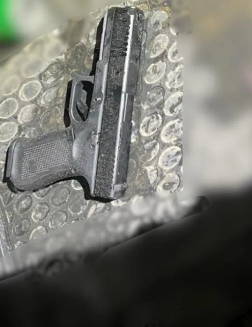 La lutte contre l&rsquo;usage et la détention d&rsquo;armes dans la société arabe – dans le cadre d&rsquo;une opération de prévention de la criminalité menée dans la nuit par des policiers du district Nord et des combattants de la police des frontières, des coups de feu ont été signalés visant un commerce à Sakhnine.