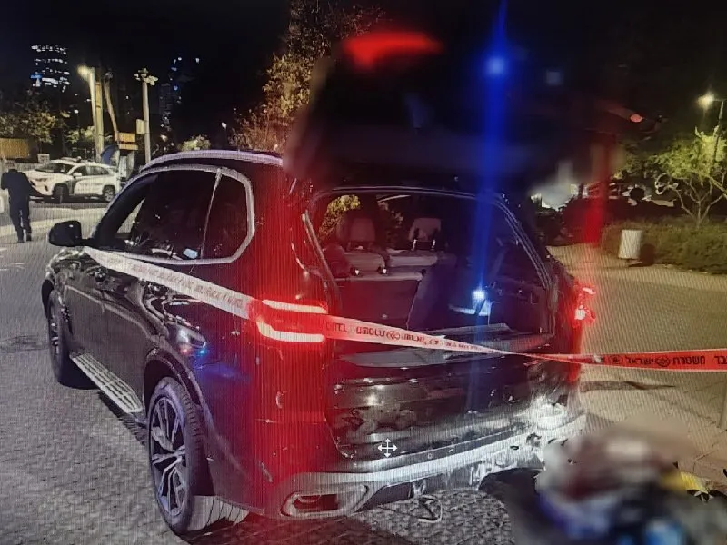 Deux suspects ont été arrêtés pour avoir tiré sur un véhicule, sans faire de blessés, dans le quartier de Migdalim à Tel-Aviv. Hier, aux premières heures de la matinée, des appels ont été reçus concernant des coups de feu dans le quartier de Migdalim à Tel-Aviv.