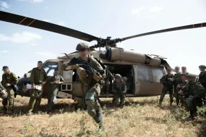 We arrived to observe the exercise that brought together the ‘Erez’ combatants with the aircrews.