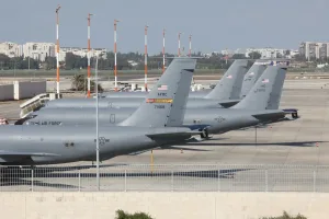 Airport Space Dispute Over U.S. Refueling Jets Threatens 2.4M Ticket Cancellations