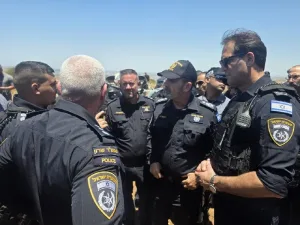 Central District police officers neutralized the terrorist involved in the attack (a resident of Tayibe) after a pursuit the Commissioner and the Commander of the Central District are at the scene. Police forces,