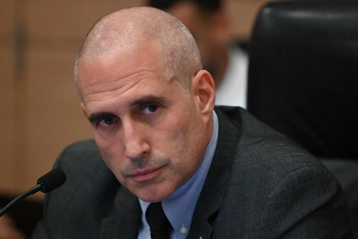 El Comité de Finanzas aprueba reasignaciones presupuestarias para 2026, priorizando el gasto en defensa