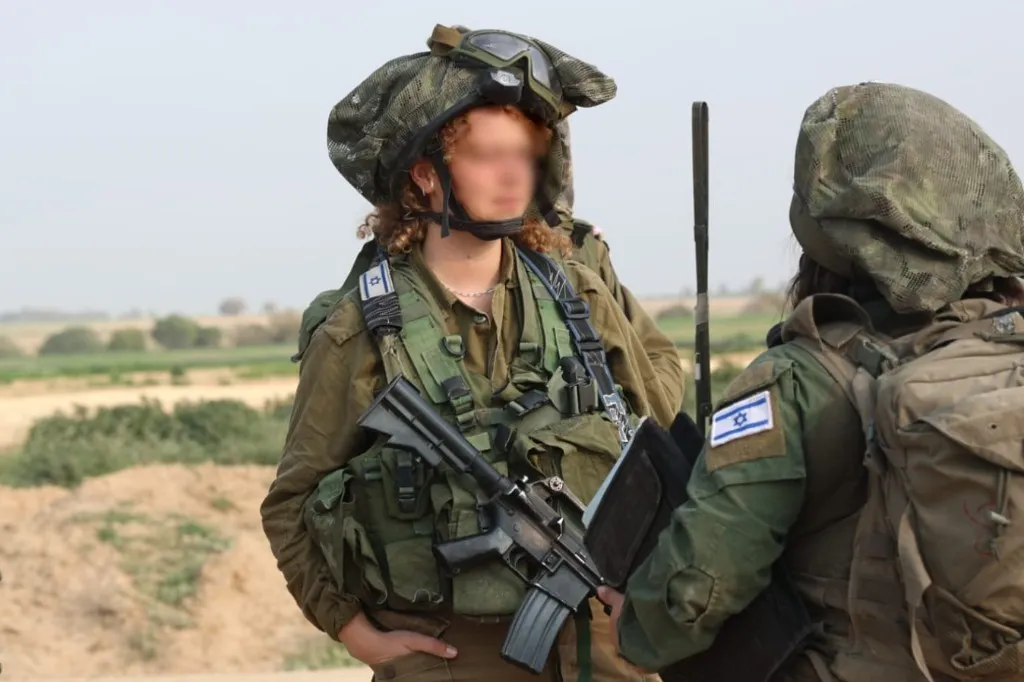 Primera mujer completa entrenamiento en unidad de operaciones especiales israelí mientras se amplían roles