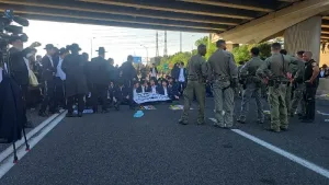 Illegal demonstration on Highway 1 – Rioters are blocking the highway westbound and eastbound and are confronting police officers.
