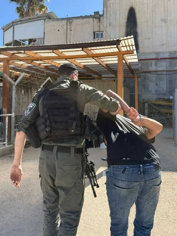 Kamakailan, tatlong ilegal na residente na may background sa seguridad ang inaresto sa Jerusalem. Mga manlalaban ng Border Police mula sa Jerusalem Envelope ang ipinadala kamakailan sa lugar ng Beit Hanina.