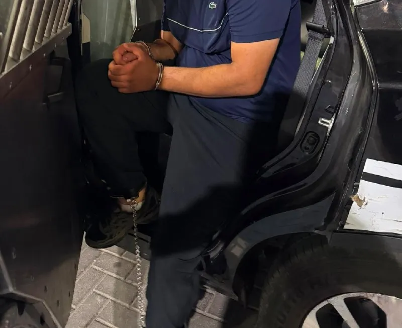 یک مظنون در ارتباط با حادثه اخاذی که شب گذشته در جنوب تلآویو با تهدید همراه بود، بازداشت شد. شب گذشته گزارشی مبنی بر حضور مظنونی در یک دکه روزنامهفروشی در خیابان درخ شلومو در تلآویو دریافت شد.