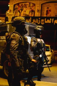 A wanted suspect was arrested, suspected of throwing stones at a settler’s vehicle, which caused her injury last week in the Samaria region. On Wednesday morning,