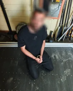 An illegal resident from Hebron was arrested on suspicion of committing indecent acts against two minors and another woman, while they were at the beach at Charles Clore Beach in Tel Aviv. Yesterday evening, a report was received at the dispatch center.