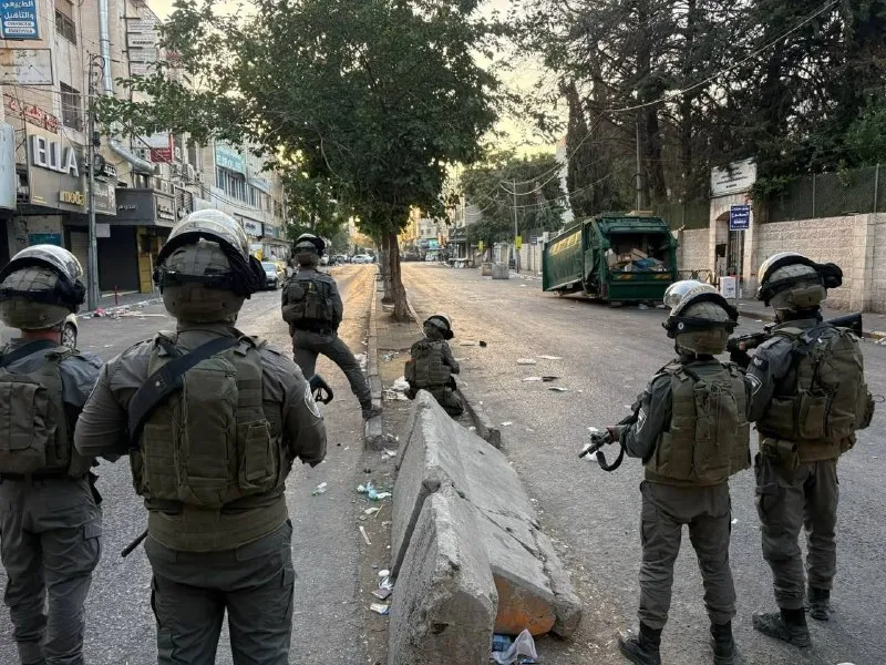 Tras el incidente de esta mañana en la granja Gilad, los combatientes de la Policía de Fronteras en Judea y Samaria estuvieron desplegados en amplias operaciones durante el fin de semana. El comandante de la Policía de Fronteras en Judea y Samaria mantuvo una evaluación de la situación con las fuerzas poco antes.