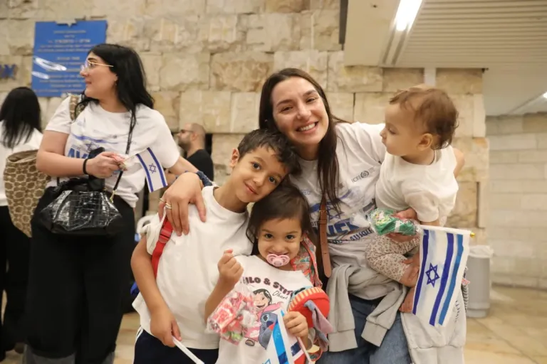 French Immigration Wave Continues with 128 New Arrivals in Israel