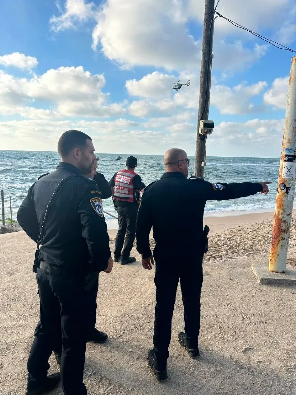 Les policiers du commissariat de Yavné mènent actuellement des recherches approfondies pour retrouver un adolescent disparu sur la plage de Palmachim. Dès réception du signalement il y a peu,